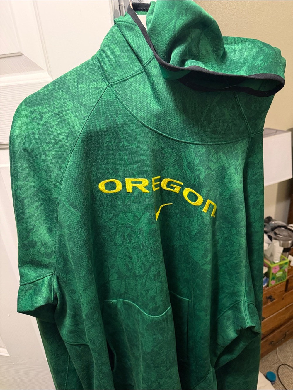 Oregon Ducks Green Hoodie - Team Graphic Pullover